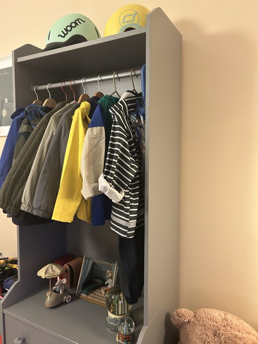 Dulap Hauga cu bara de haine si sertare