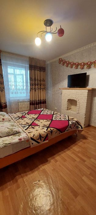 Посуточно однокомнатная квартира на первом этаже