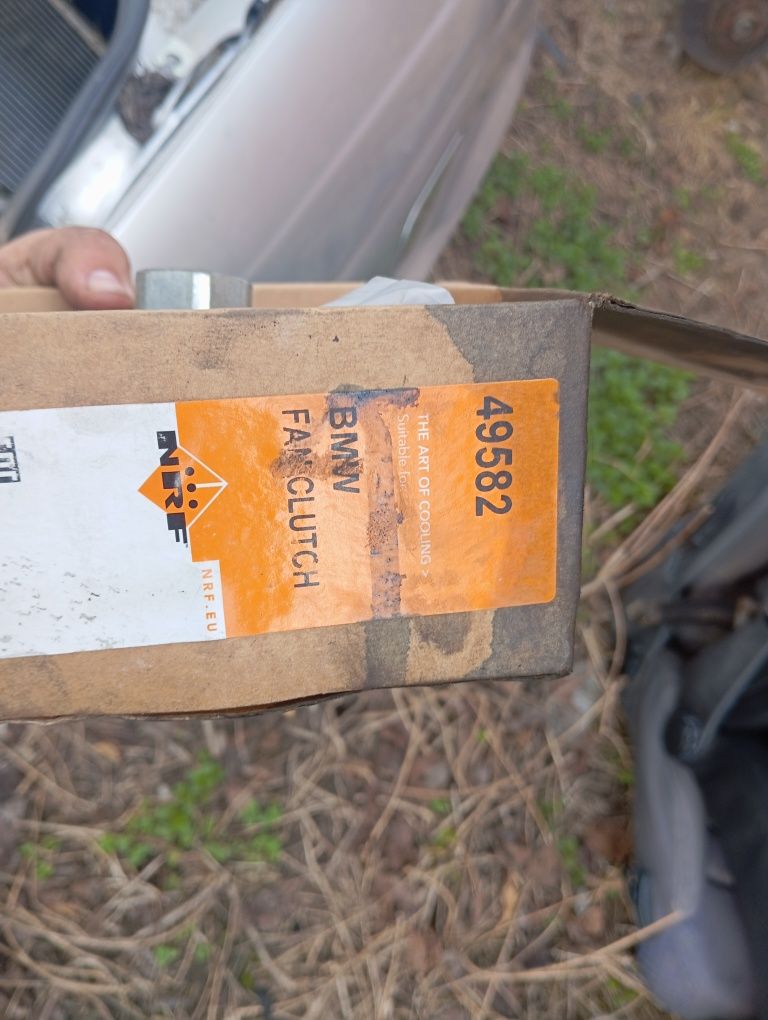 Продавам два броя двигатели M57 330D 184 На части