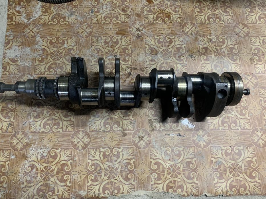 Коленвал от двигателя BMW м62 б30 стандат.