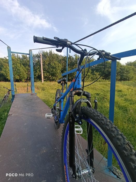 Bicicleta MTB albastra