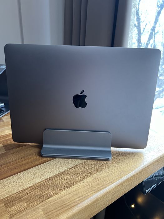 Стойка за MacBook