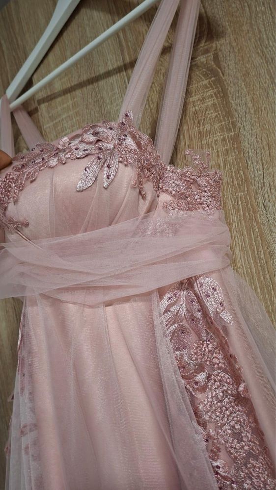 Vand rochie de cununie pentru gravide