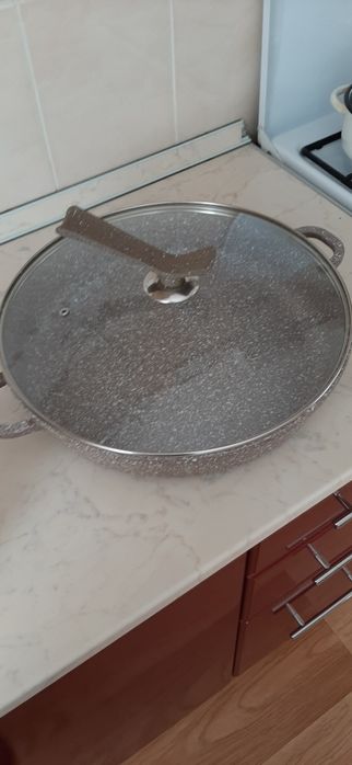 Продам сковородку большого диаметра