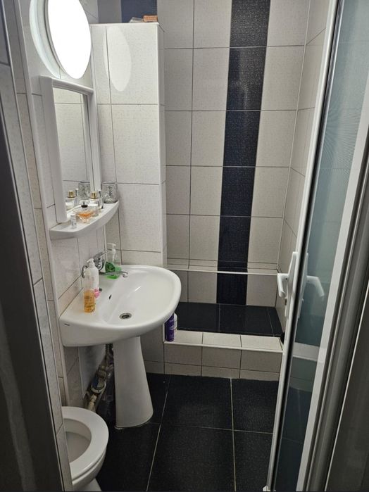 Inchiriez garsoniera