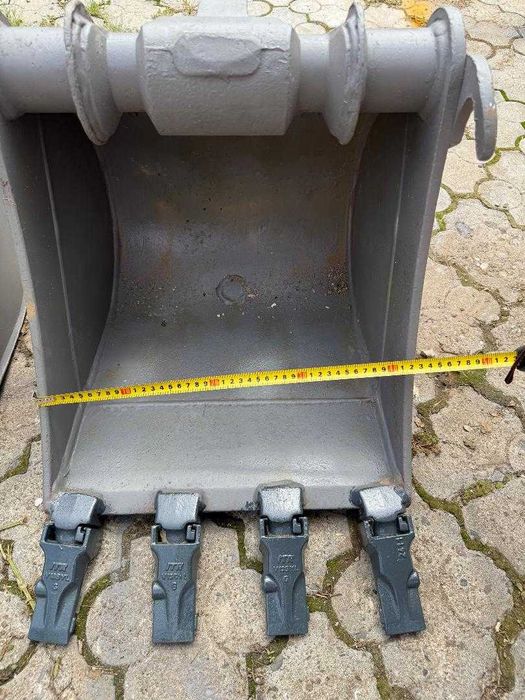 Vand doua cupe de miniexcavator ca noi de 25cm si 40cm