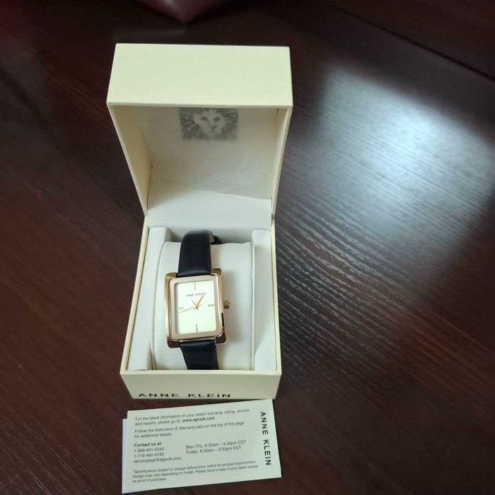 Часы наручные женские