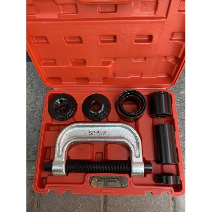 Скоби за шарнири Mercedes и др.