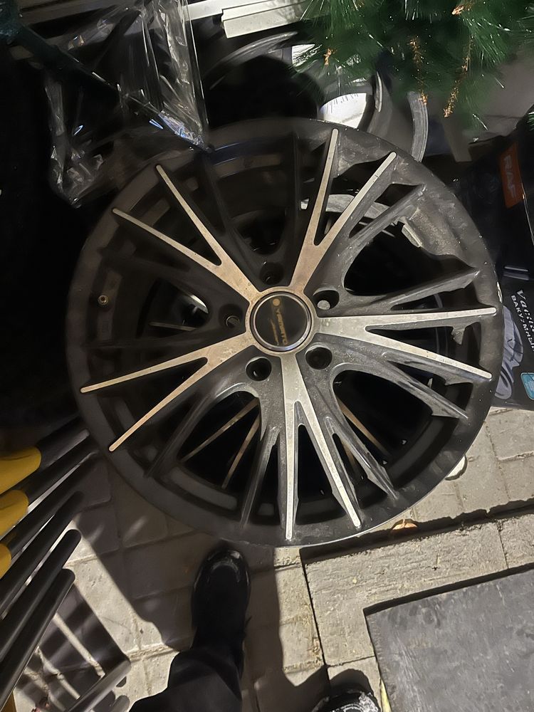 Продам диски r 17 в количестве 3 штук