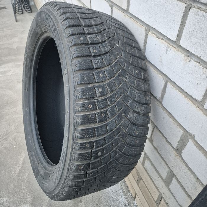 Зимние шипованные шины Мишлен комплект 4б/у 265/50R20
