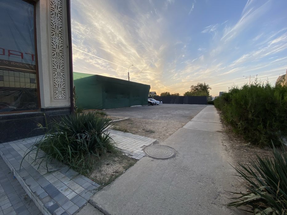 Продается здание у дороги в Мирзо-Улугбекском районе Ташкента