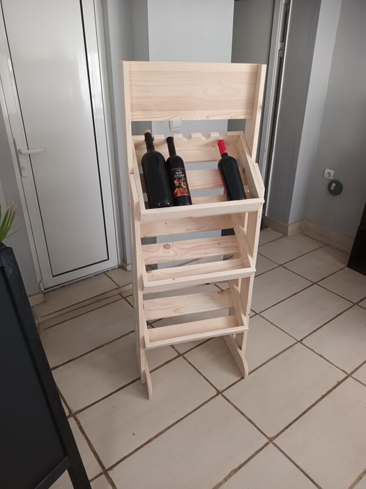 Каскаден стелаж  с дъска за брандиране