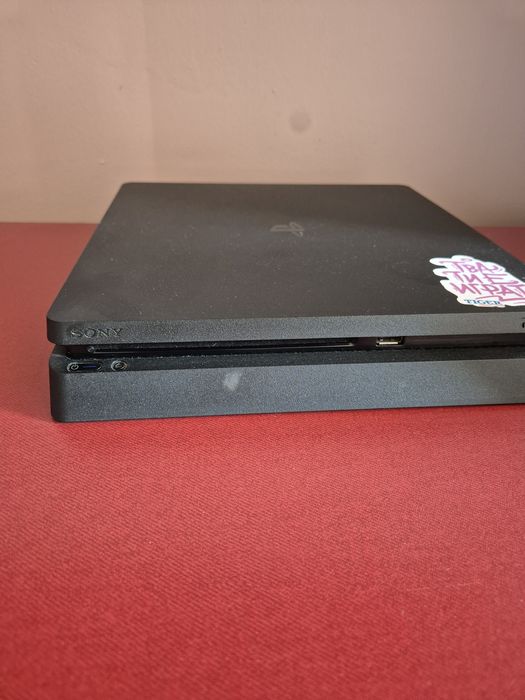 Playstation 4 slim