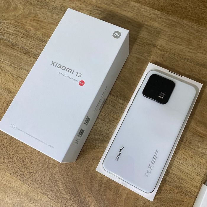 Xiaomi 13 (12/256)