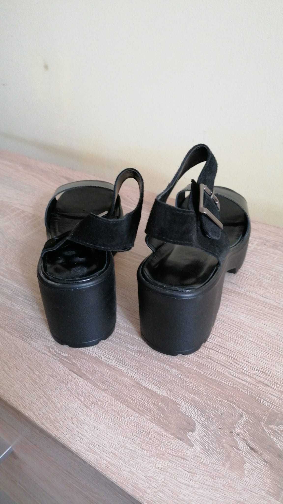 Sandale cu toc gros din piele naturală