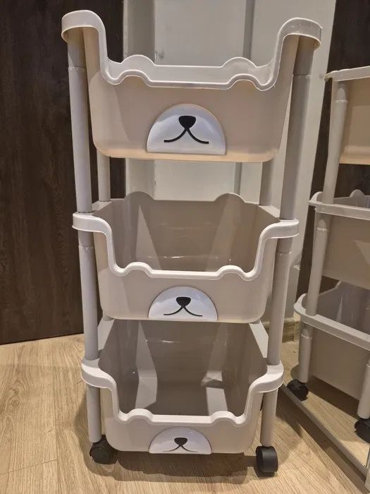 Етажерка за играчки мече