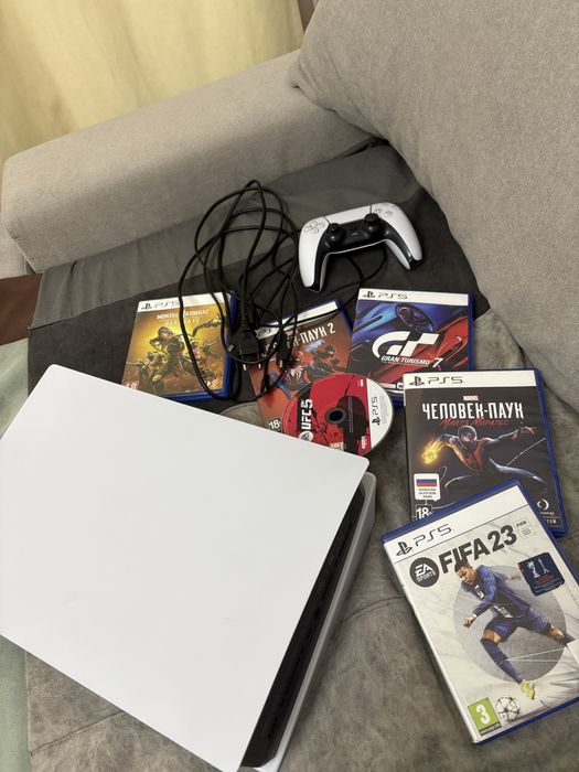 Продам ps5 в хоршем состояние 2 джостика и много дисков