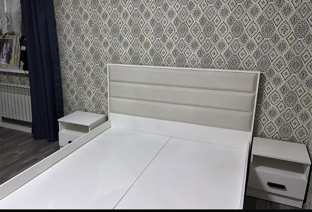 Кровать с тумбочкой