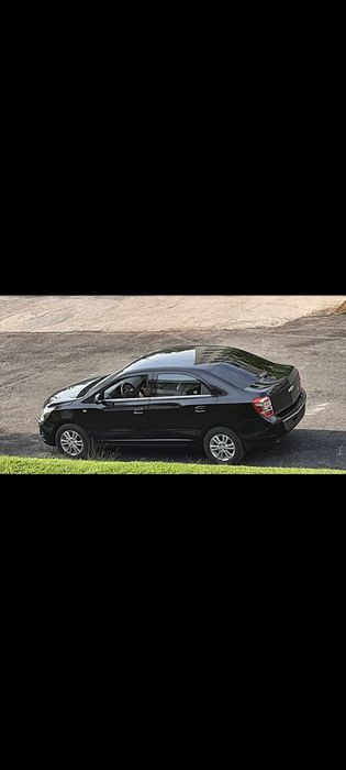 Продаю свою машину автомат Cobalt (чёрный),  2022 год, чистая,