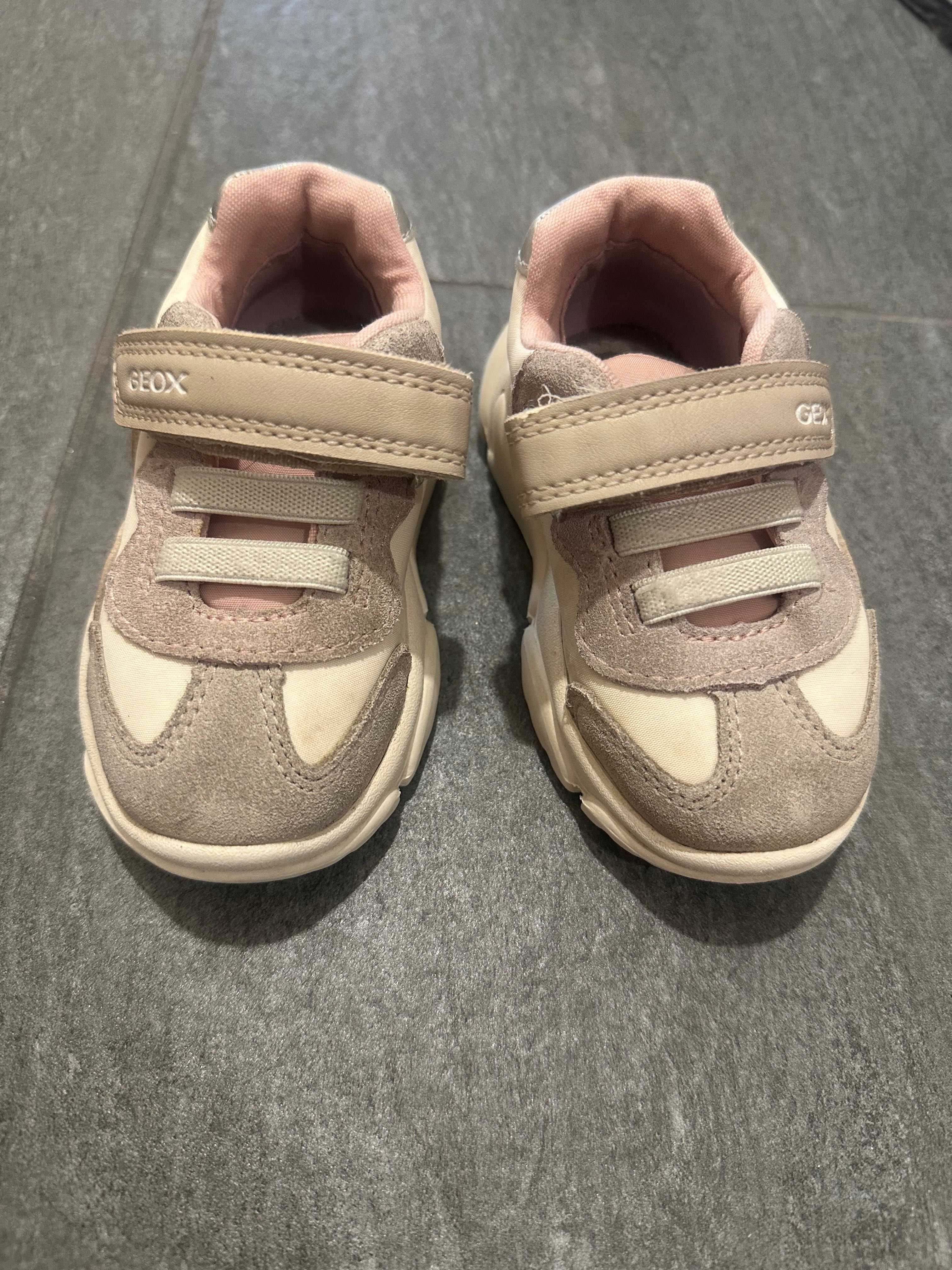 Маратонки за момиче Nike Geox