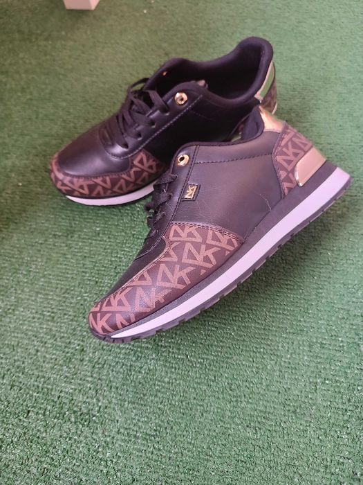 Обувки /маратонки