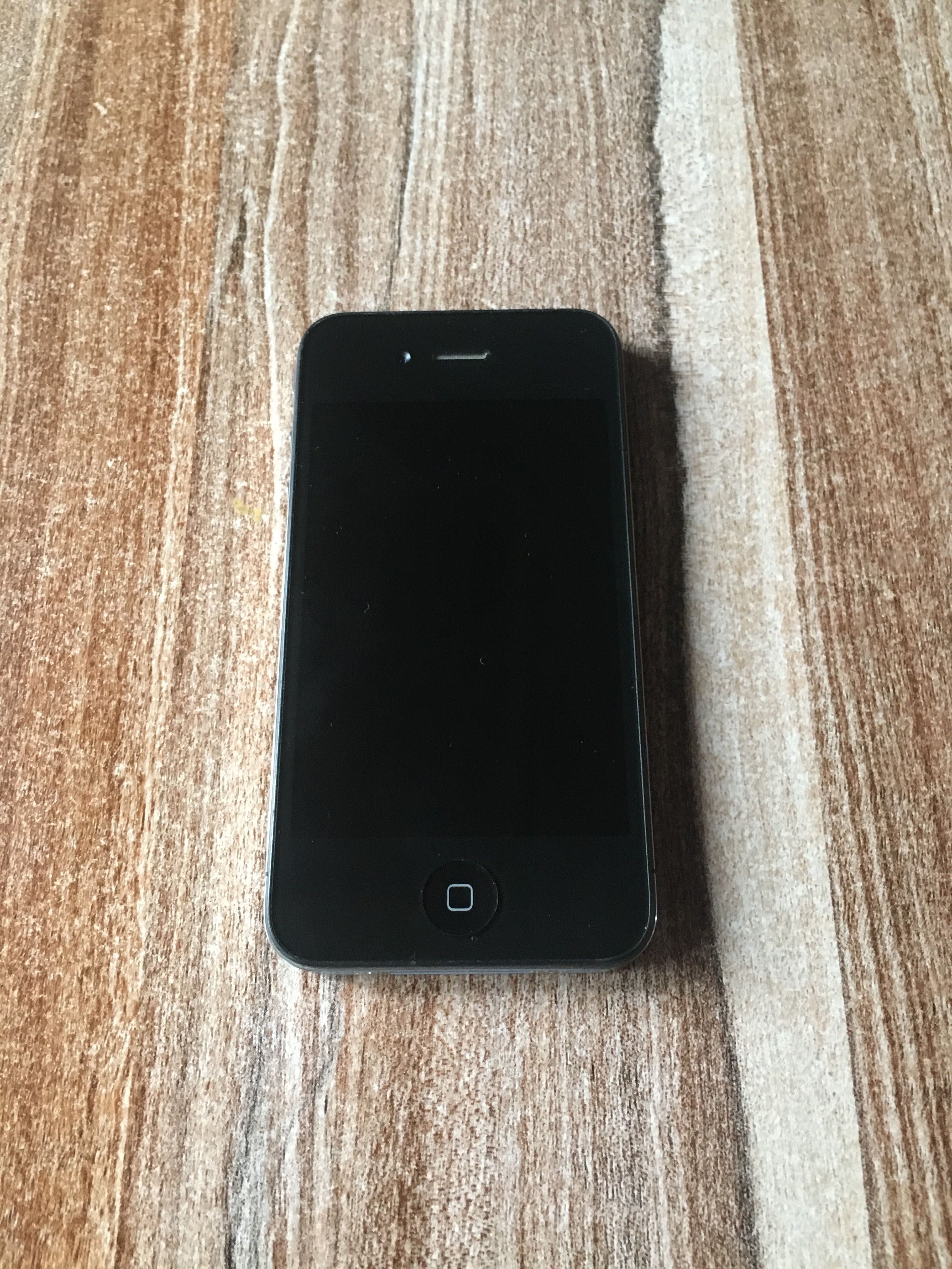 Продавам iPhone 4