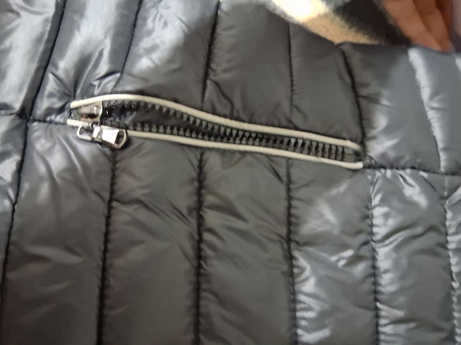 Geaca de dama arata impecabil