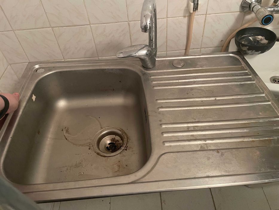 Мивка със смесител и сифон от неръждаема стомана