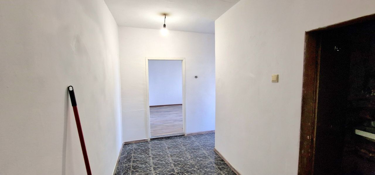 Продава се Тристаен апартамент в Търговище, Вароша - 75 кв.м за 884 €/кв.м - Снимка #4
