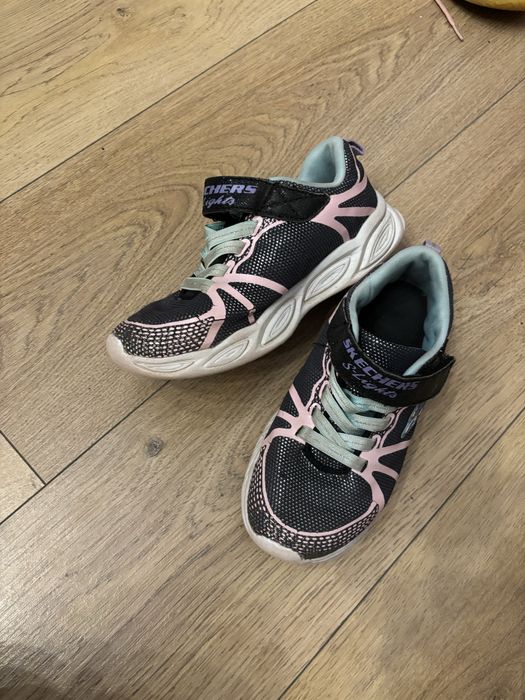 Adidasi pantofi sport cu lumini skechers 32