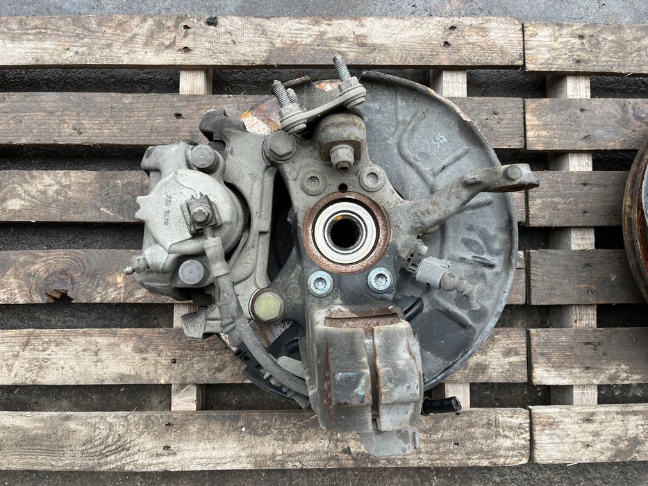 Fuzeta stanga fata / Fuzeta dreapta fata Audi Q3