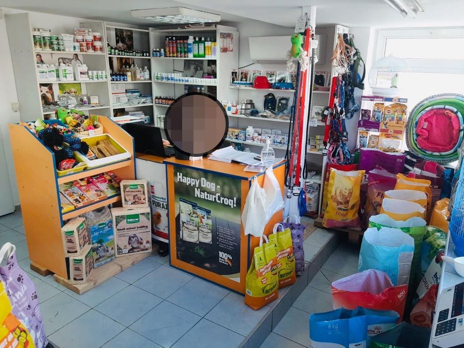 Mobilier magazin + corpuri bucătărie – folosite, în stare bună