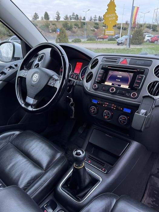 Volkswagen tiguan 2.0d /4x4 /Alb /Manual