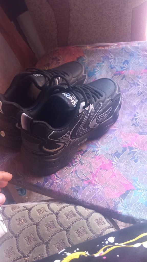 Vand adidași sport mărime 40 noi noui nouți