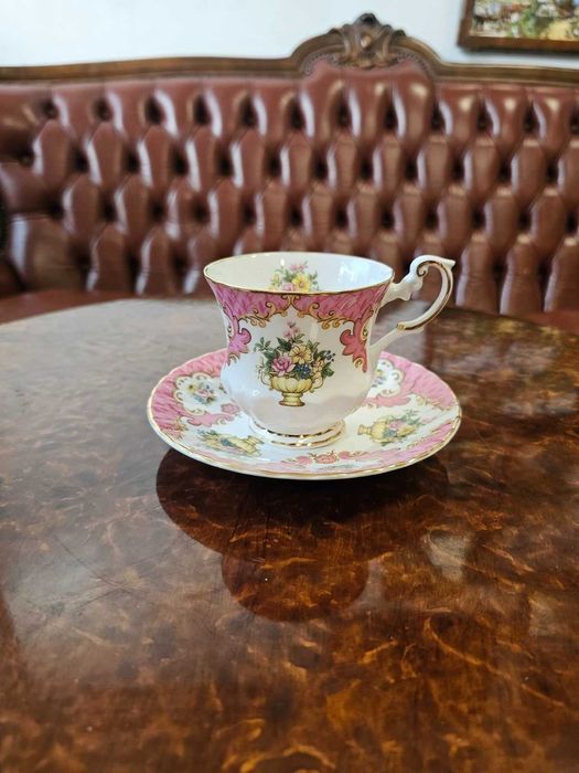 Шкаф в стил Чипъндейл