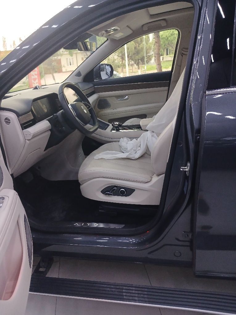 AITO M7 6 oʻrinli 4×4 full