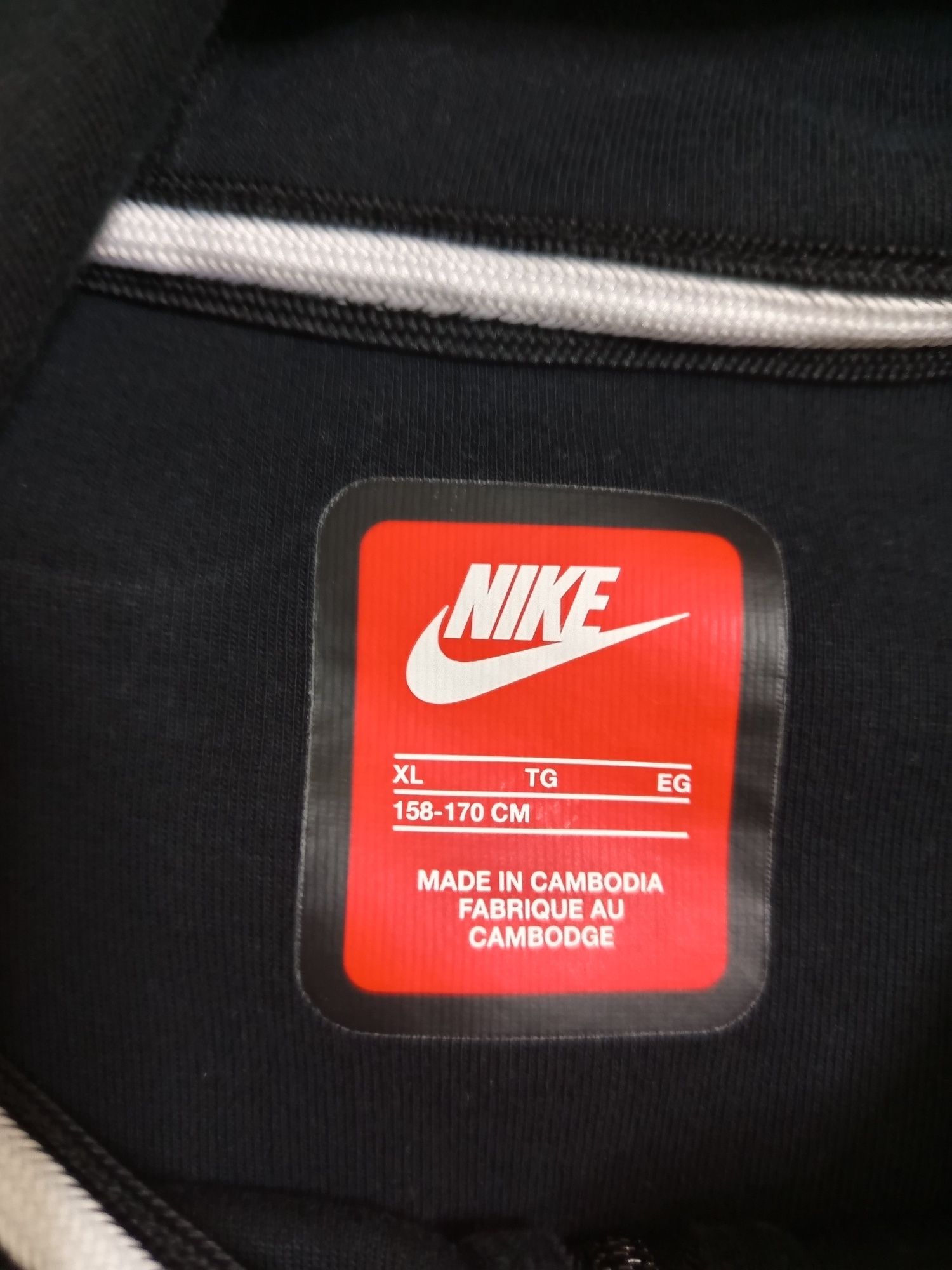 Nike tech fleece суичър