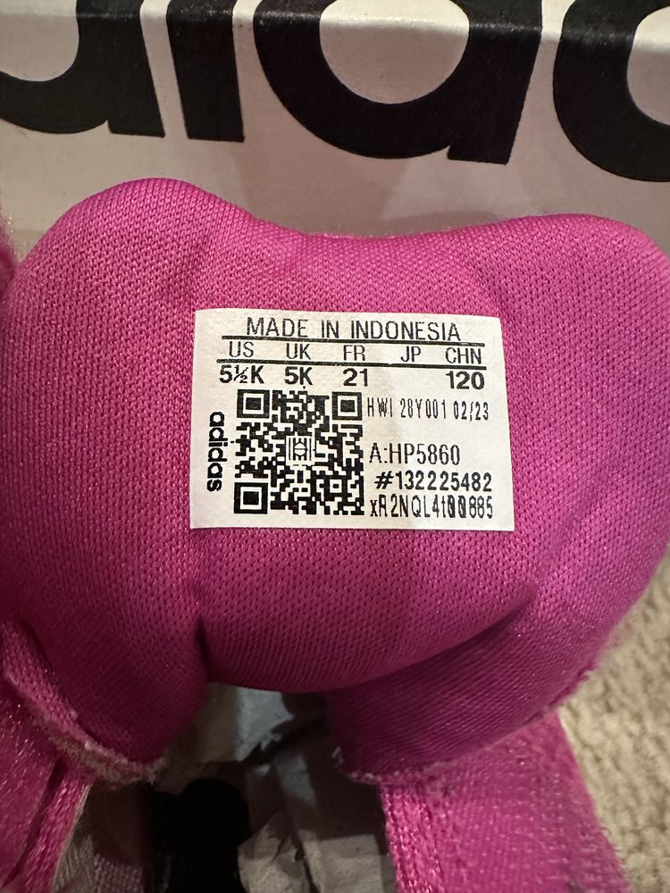 Маратонки adidas мрежести
