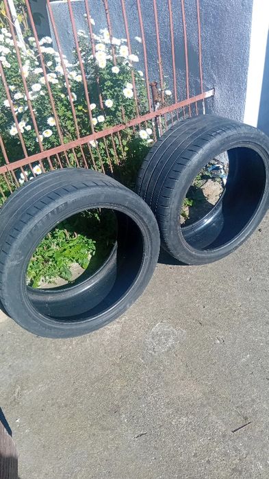 Vând 1 anvelope de  275 35 20, a 2 e cadou