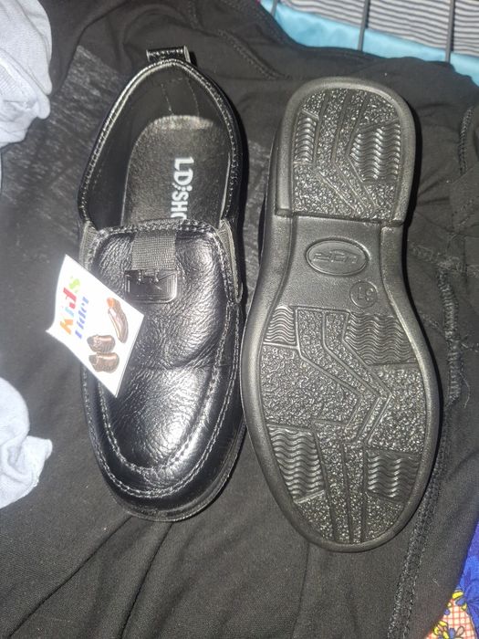 Продам новые туфли для мальчика