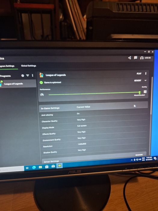 PC gaming  Calculator complet ( monitor + casti + tastatura + mouse +
