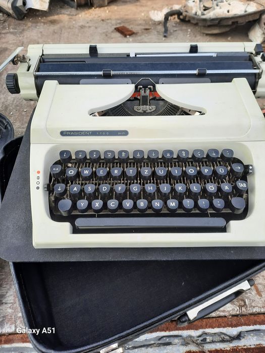 Ръчна пишешта машина.