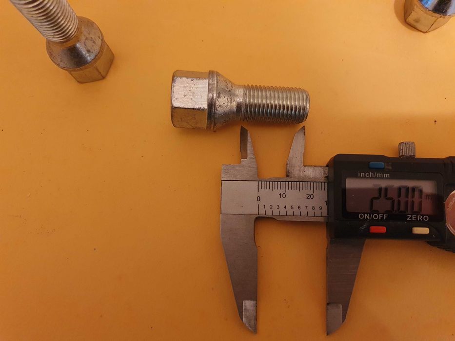 Болтове за алуминиеви и метални джанти USC Italy 10.9