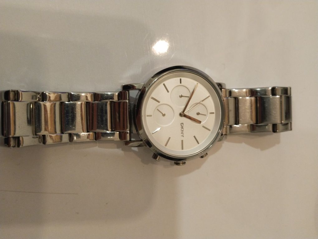 Часы DKNY продам