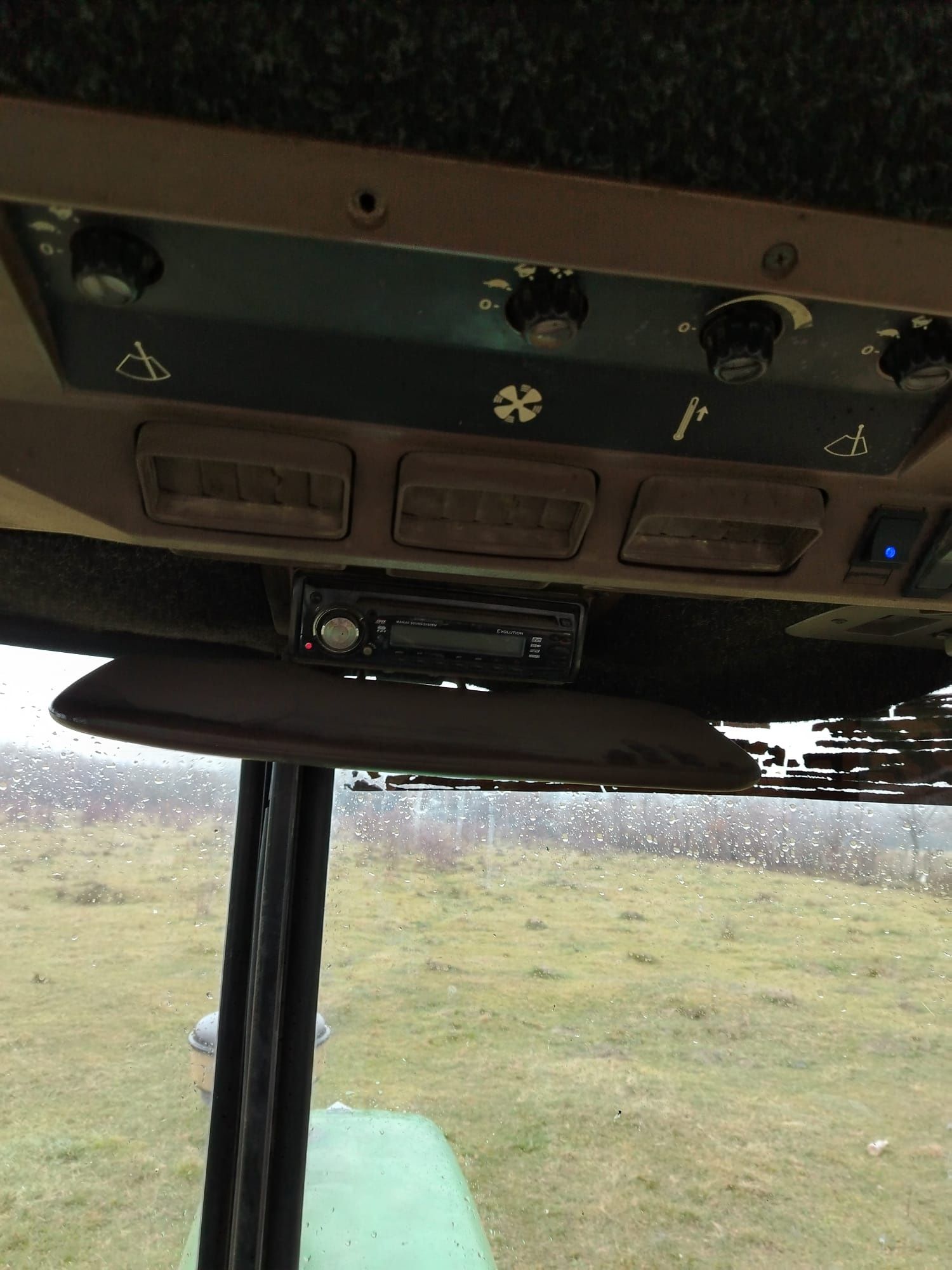 Vând John deere 2140 cu plug