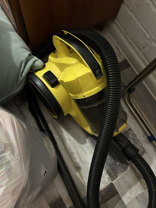 Пылесос срочно продам