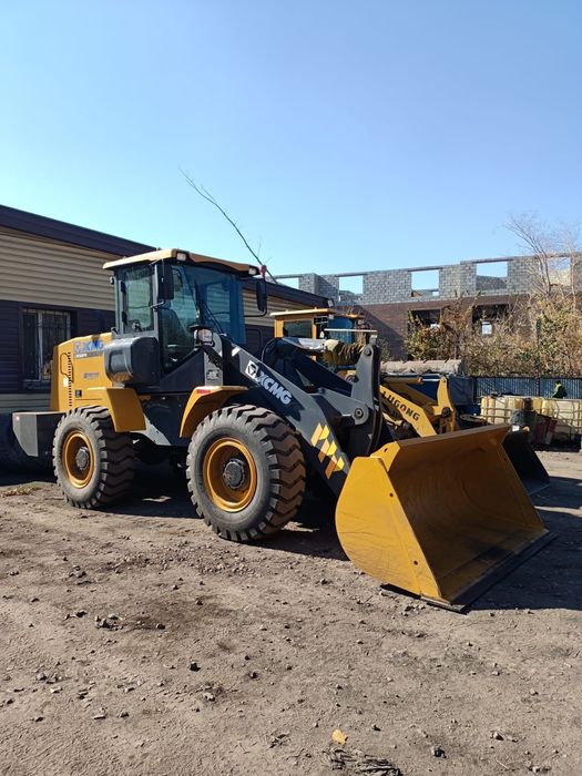 Услуги погрузчика 2 кубового! Вывоз и уборка мусора и снега!