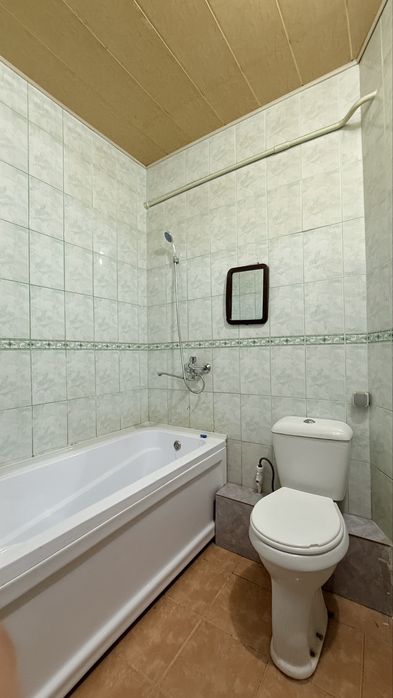 Уй сотилади 1хона 2хона килинган 4-етажка домни 1-етажи падофис вариан