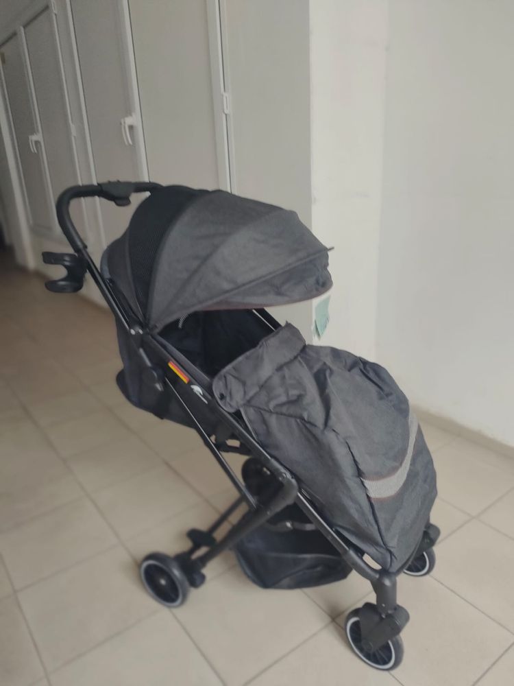 Срочно продам новую коляску