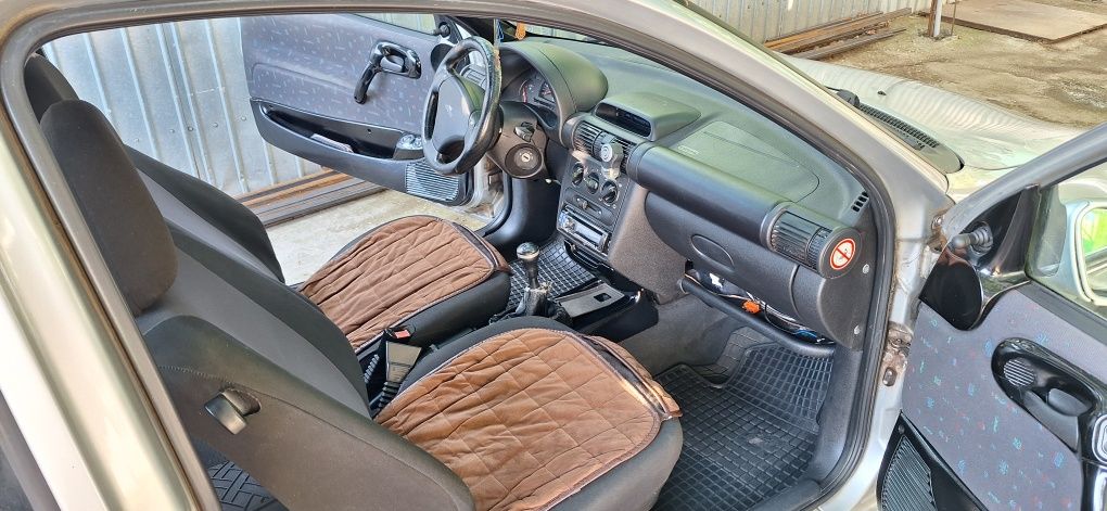Opel corsa B 1999